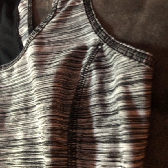 Workout top never worn like new - Picture 2 of 4